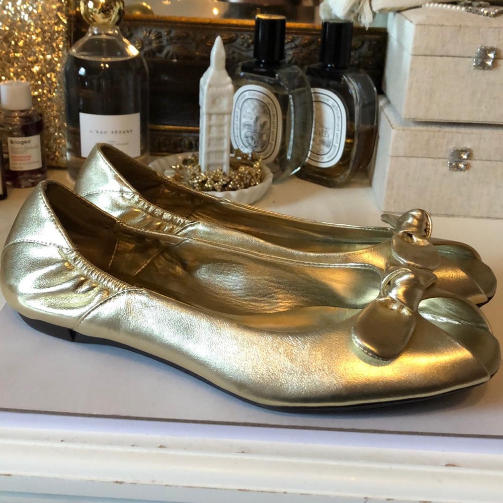 Naturalizer gold flats!